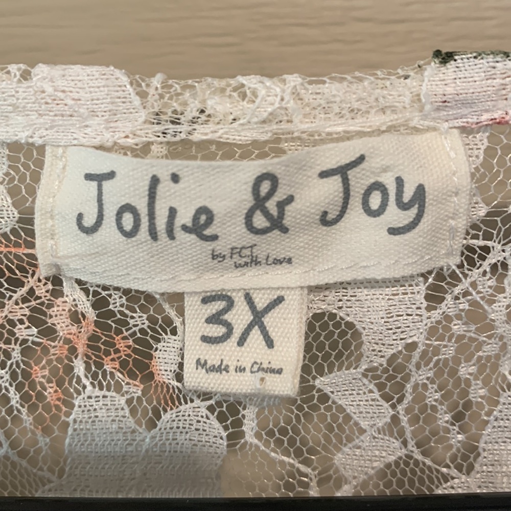 Jolie and Joy Bell Sleeved Floral Cover Up in Lace Size 3XL - Picture 3 of 8